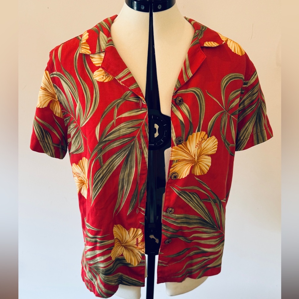 Red Tropical Print Button-Up Shirt – Hawaiian Style, Medium